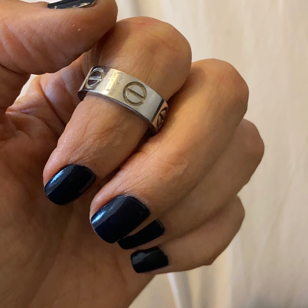 Fashion Love ring. Size 6